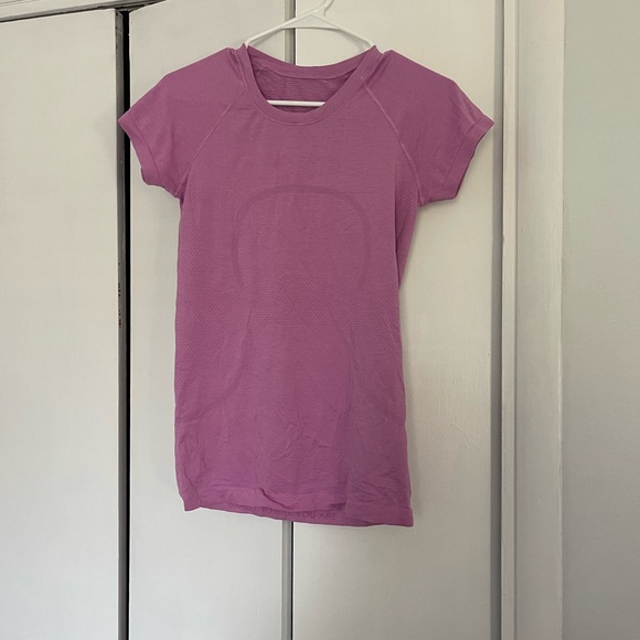 Lulu Lemon Swiftly Tech Short Sleeve in Mauve - Picture 1 of 3